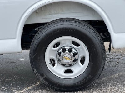 2025 Chevrolet Express Passenger 1LT