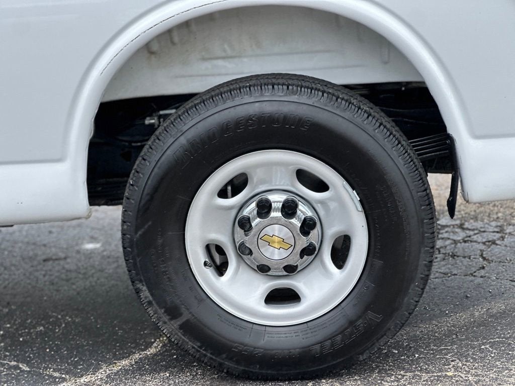 2025 Chevrolet Express Passenger 1LT
