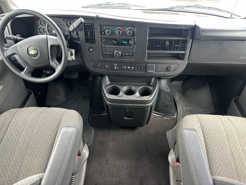 2025 Chevrolet Express Passenger 1LT