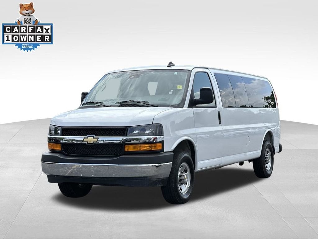 2025 Chevrolet Express Passenger 1LT