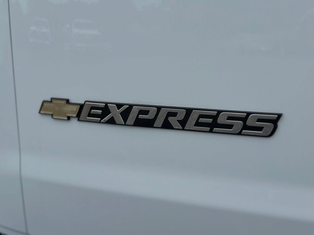 2025 Chevrolet Express Cargo WT