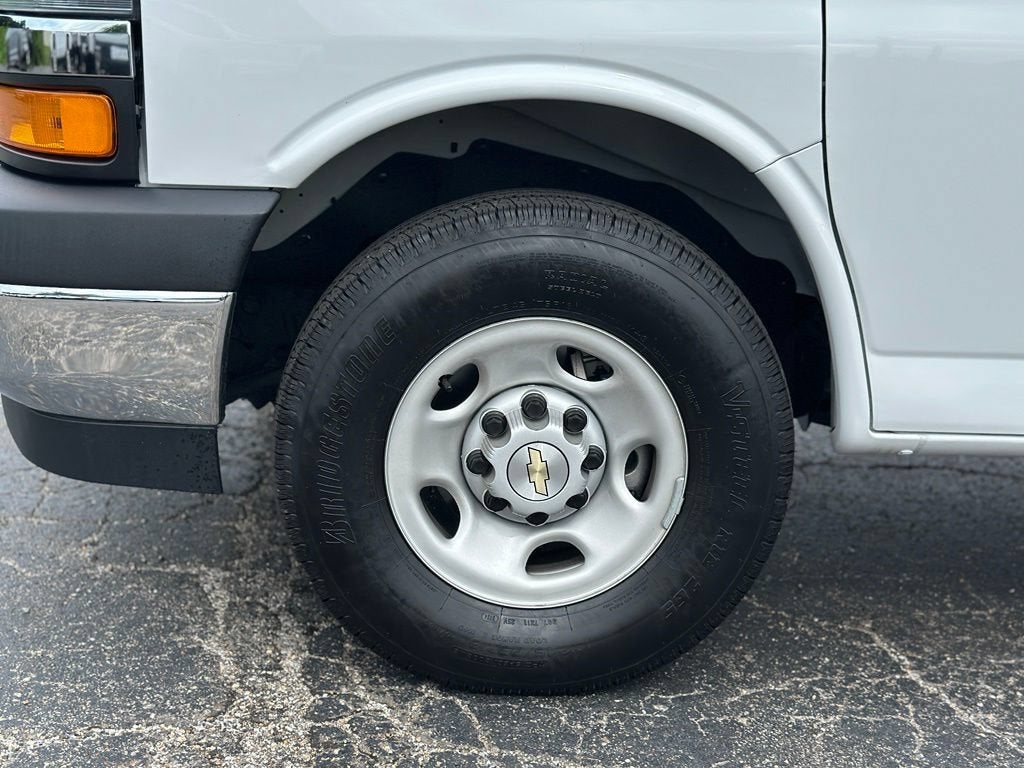 2025 Chevrolet Express Cargo WT
