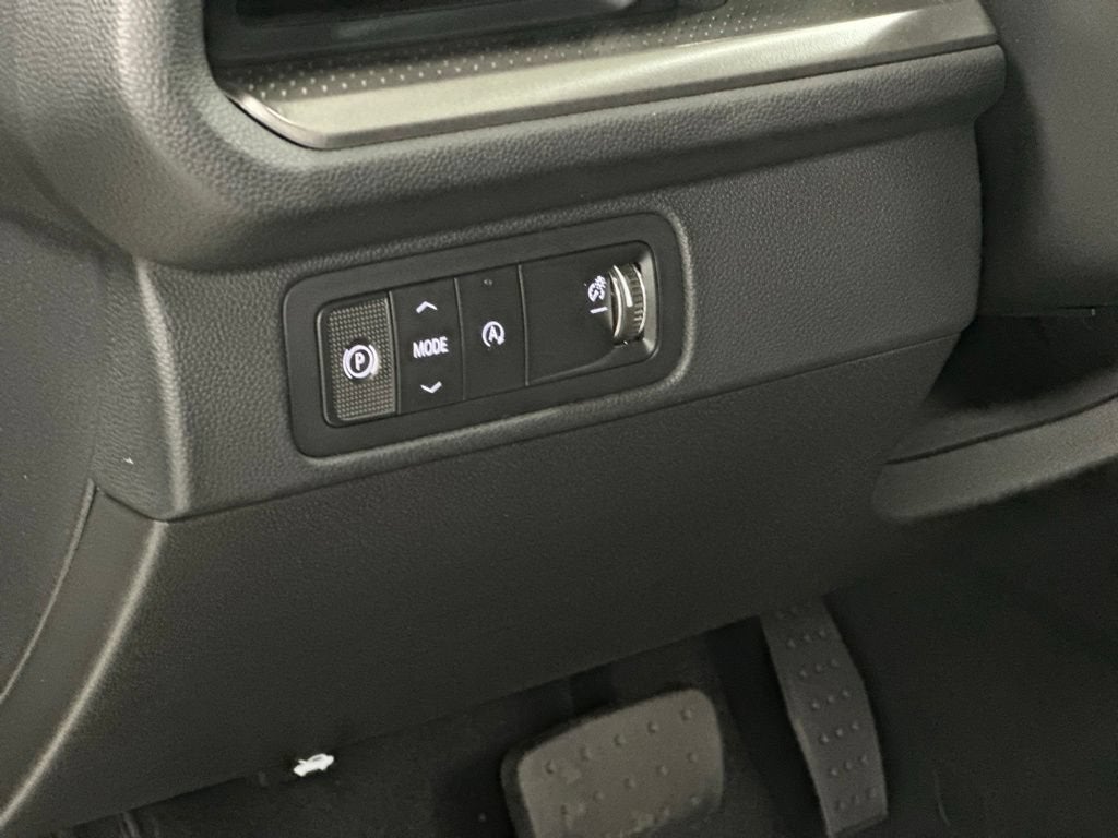 2027 Chevrolet Traverse LT - Photo 20