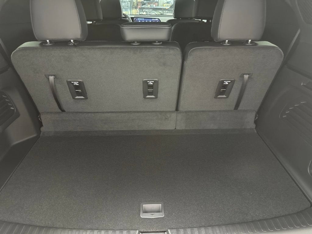 2027 Chevrolet Traverse LT - Photo 16