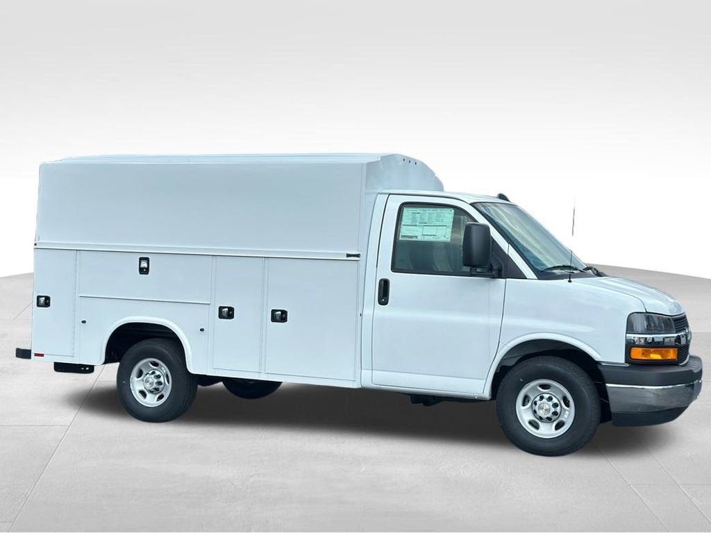 2026 Chevrolet Express Cutaway 3500 1WT