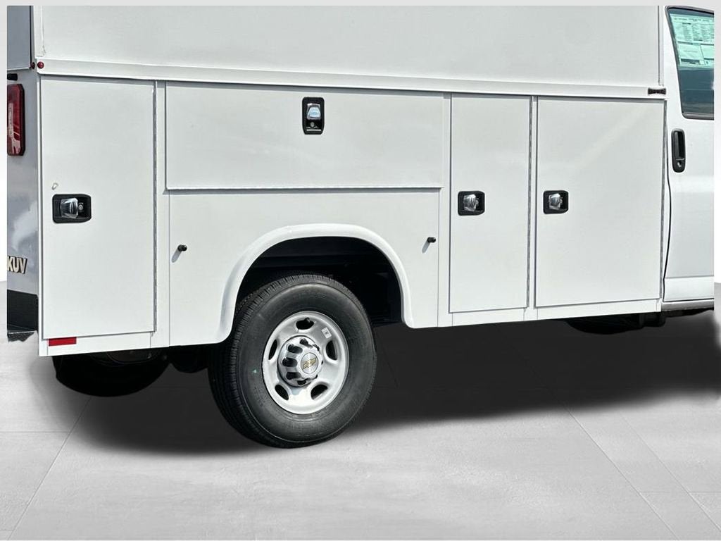 2026 Chevrolet Express Cutaway 3500 1WT