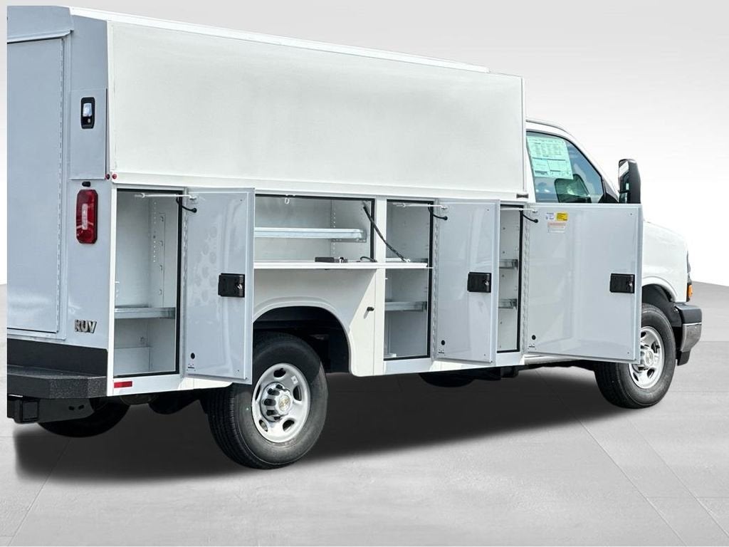 2026 Chevrolet Express Cutaway 3500 1WT