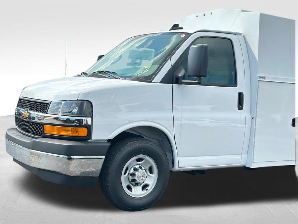 2026 Chevrolet Express Cutaway 3500 1WT
