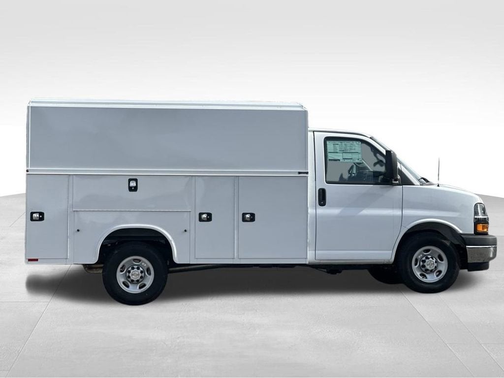 2026 Chevrolet Express Cutaway 3500 1WT