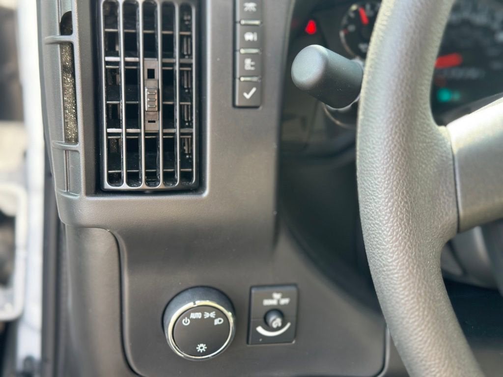 2026 Chevrolet Express Cutaway 3500 1WT