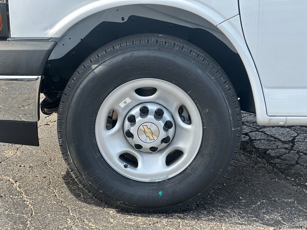 2026 Chevrolet Express Cutaway 3500 1WT