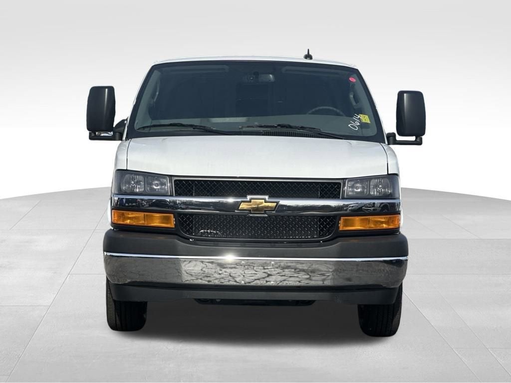2026 Chevrolet Express Cutaway 3500 1WT
