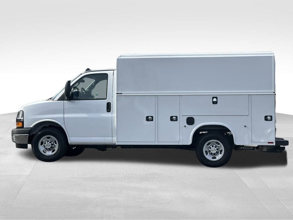 2026 Chevrolet Express Cutaway 3500 1WT