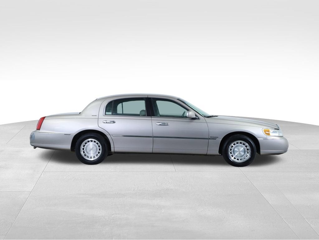 2001 Lincoln Town Car Executive