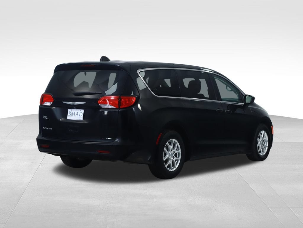 2022 Chrysler Voyager LX