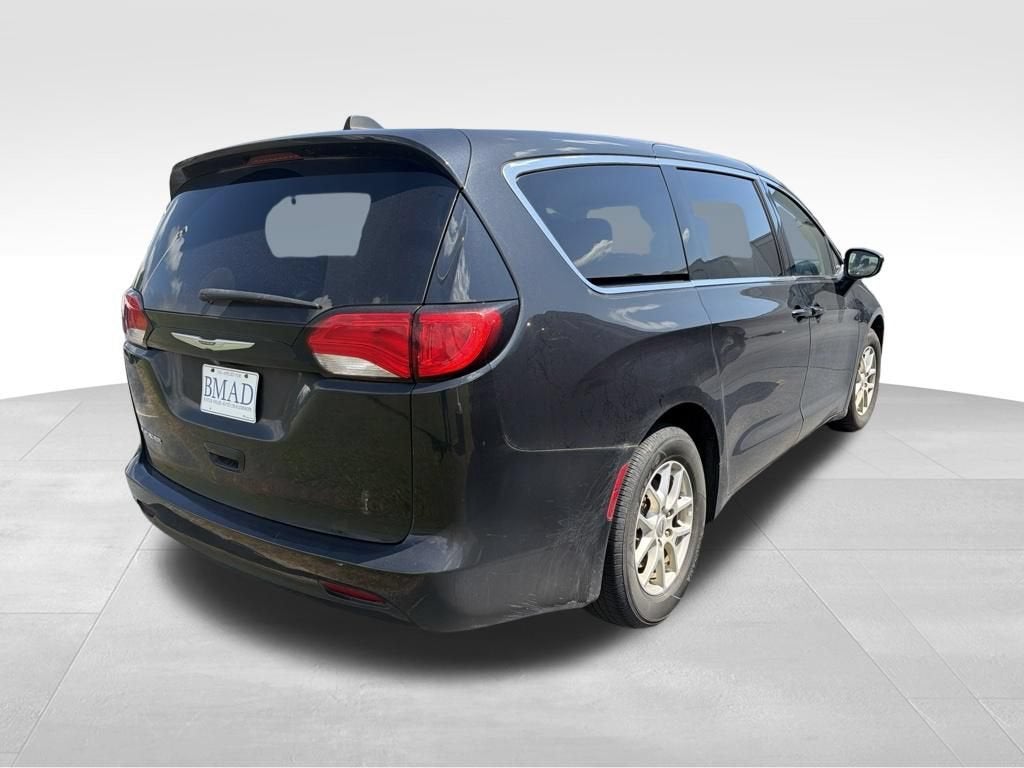 2022 Chrysler Voyager LX