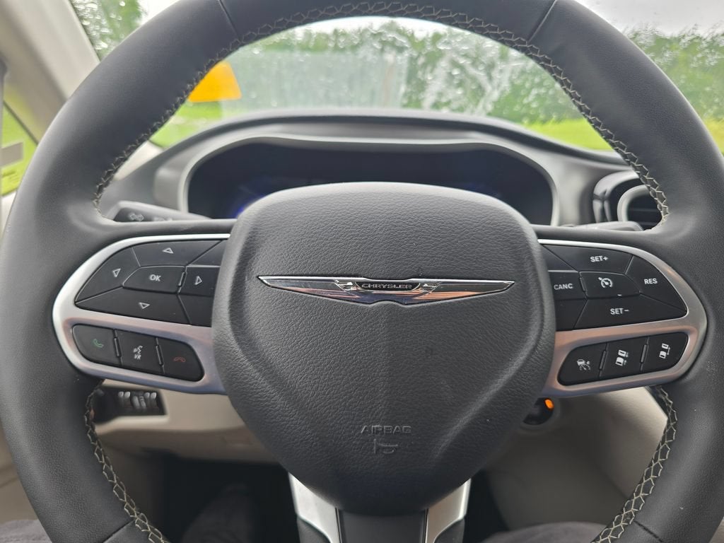 2023 Chrysler Pacifica Hybrid Touring L