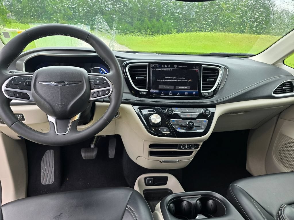 2023 Chrysler Pacifica Hybrid Touring L