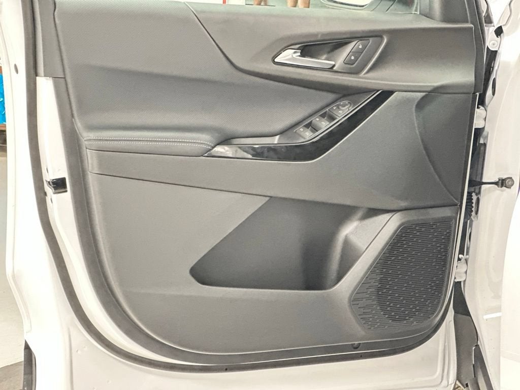 2027 Chevrolet Equinox FWD LT
