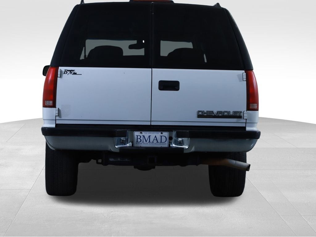 1999 Chevrolet Suburban Base