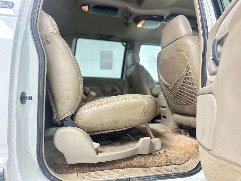 1999 Chevrolet Suburban Base