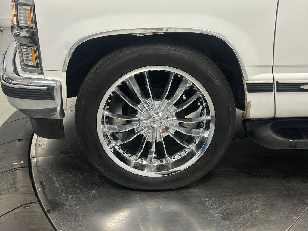 1999 Chevrolet Suburban Base