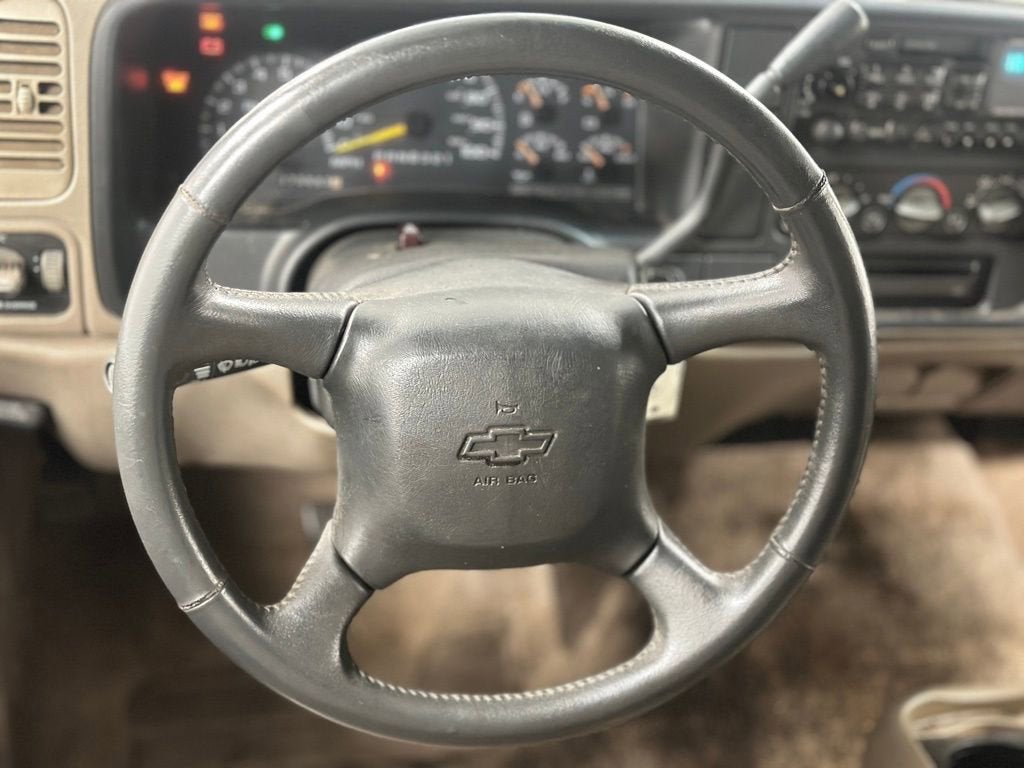 1999 Chevrolet Suburban Base