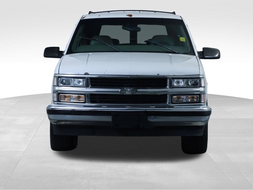 1999 Chevrolet Suburban Base