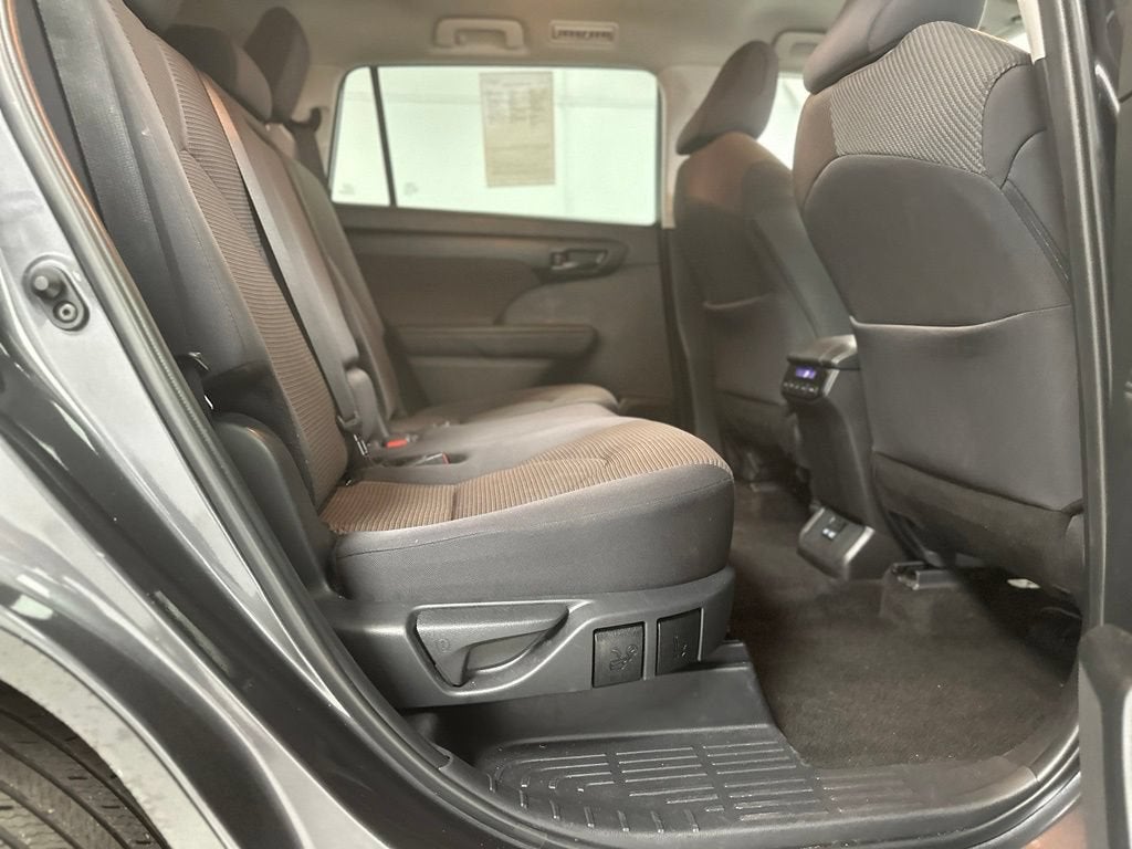 2025 Toyota Highlander LE