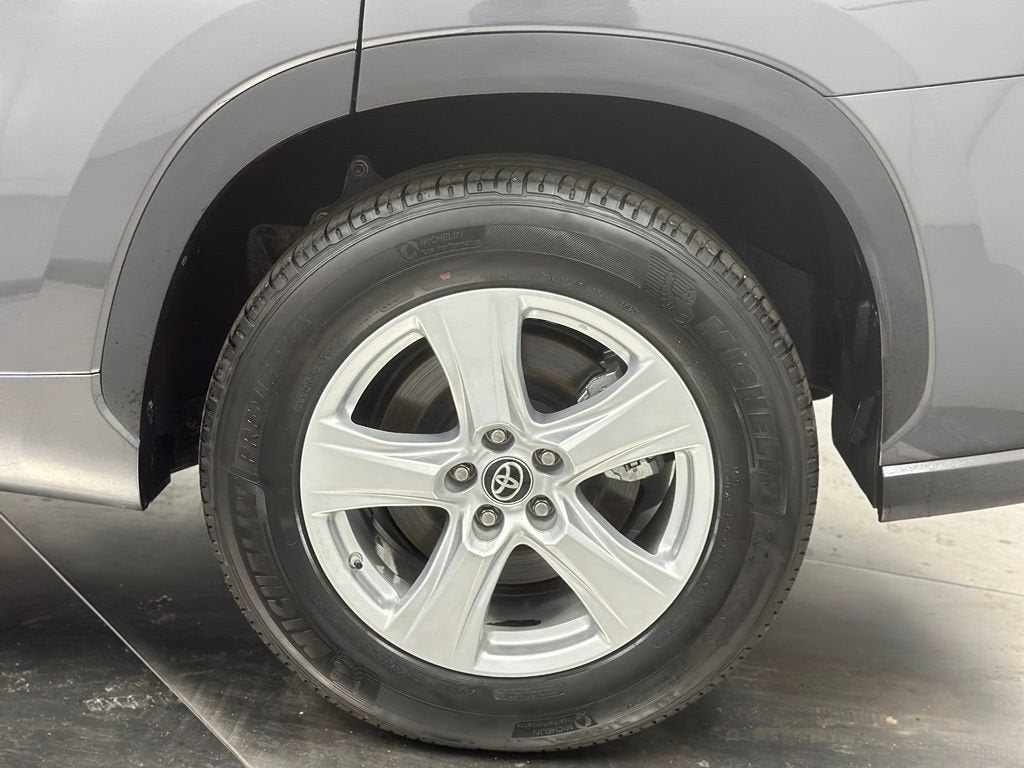 2025 Toyota Highlander LE