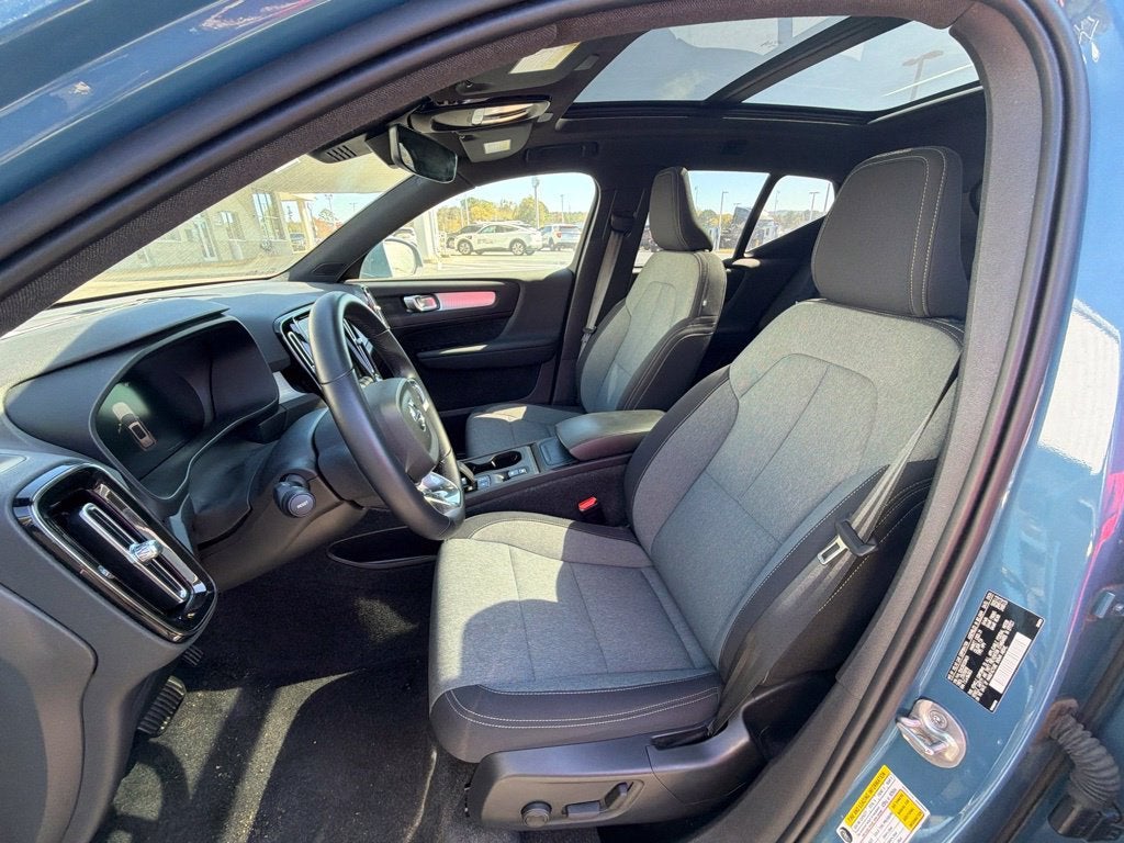 2024 Volvo XC40 Core Bright Theme