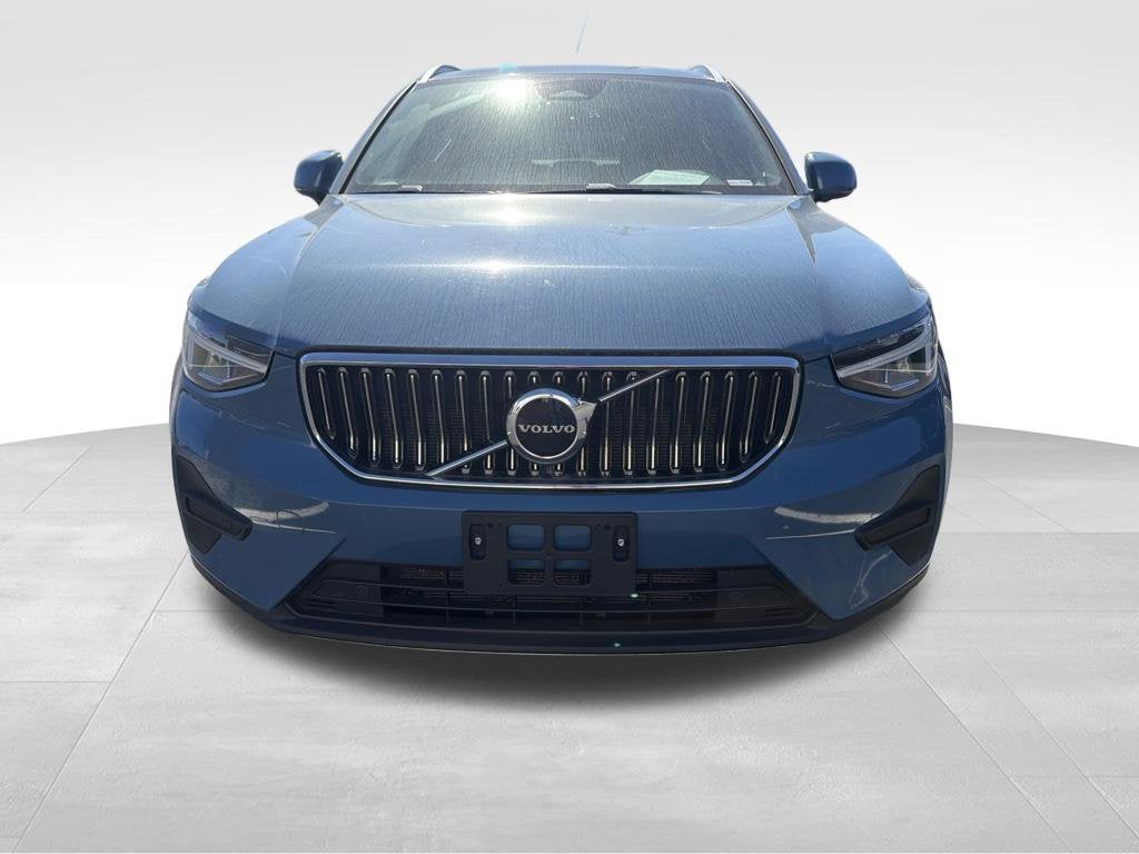 2024 Volvo XC40 Core Bright Theme