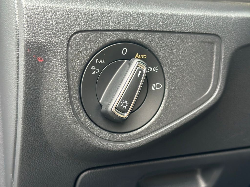 2022 Volkswagen Atlas Cross Sport 2.0T SEL R-Line