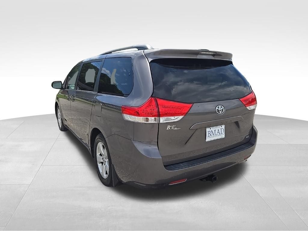2014 Toyota Sienna LE 8 Passenger
