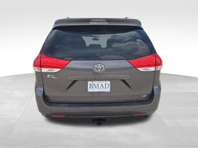 2014 Toyota Sienna LE 8 Passenger
