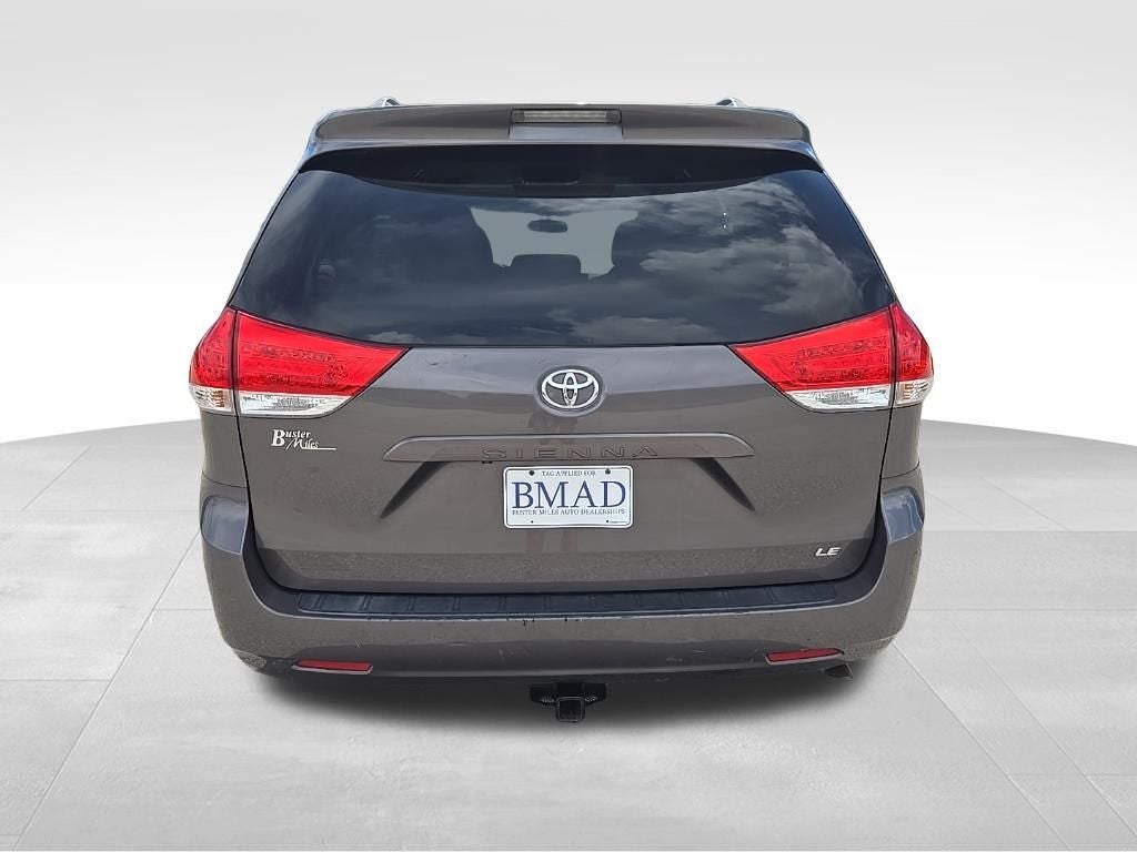 2014 Toyota Sienna LE 8 Passenger