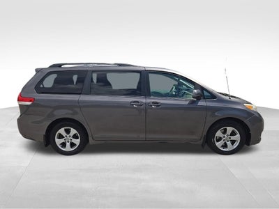2014 Toyota Sienna LE 8 Passenger