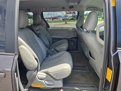 2014 Toyota Sienna LE 8 Passenger
