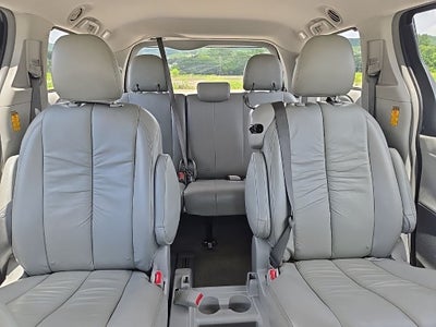 2014 Toyota Sienna LE 8 Passenger