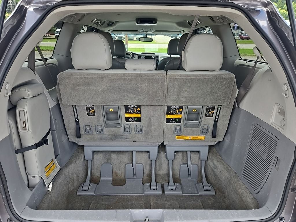 2014 Toyota Sienna LE 8 Passenger