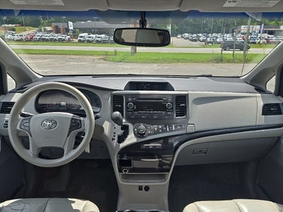 2014 Toyota Sienna LE 8 Passenger