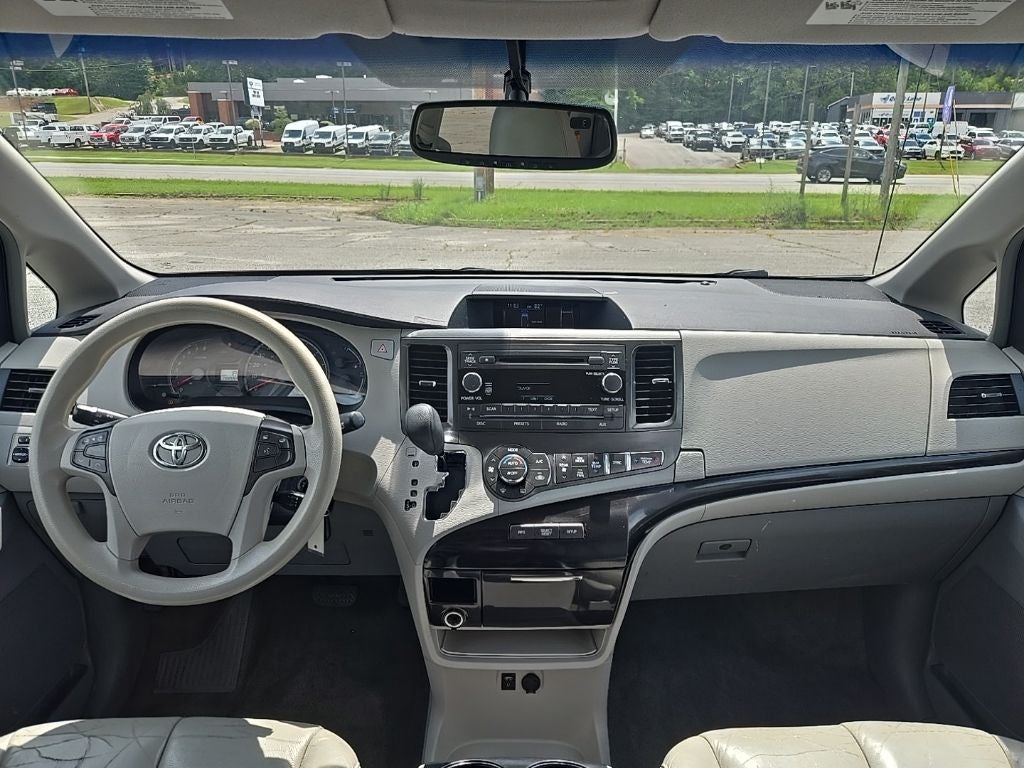 2014 Toyota Sienna LE 8 Passenger
