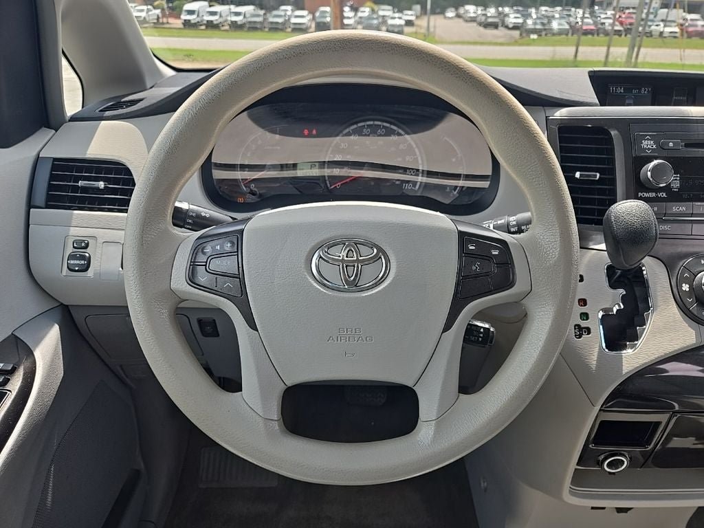 2014 Toyota Sienna LE 8 Passenger