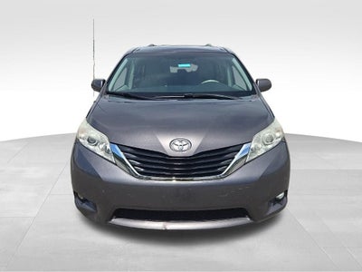 2014 Toyota Sienna LE 8 Passenger