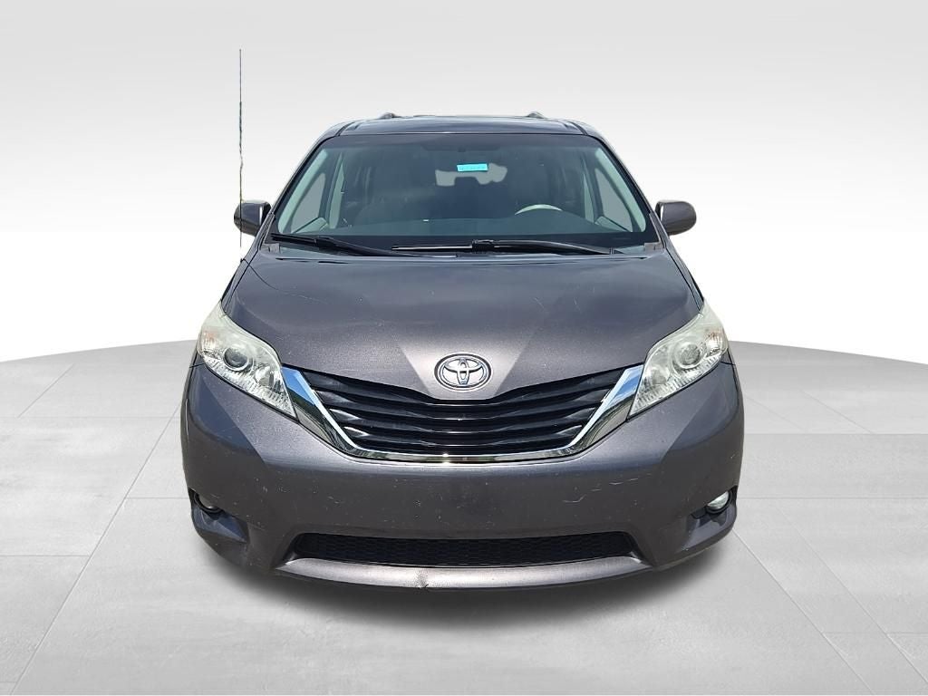2014 Toyota Sienna LE 8 Passenger