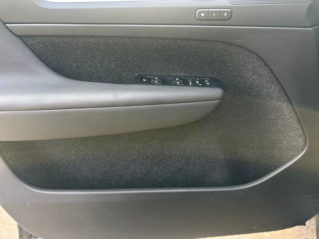 2024 Volvo XC40 B5 Core