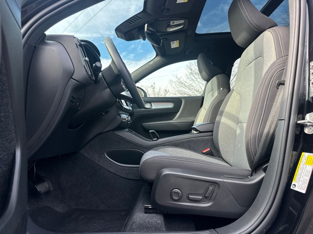2024 Volvo XC40 B5 Core