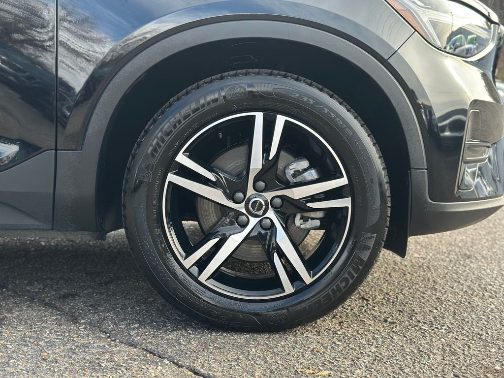 2024 Volvo XC40 B5 Core