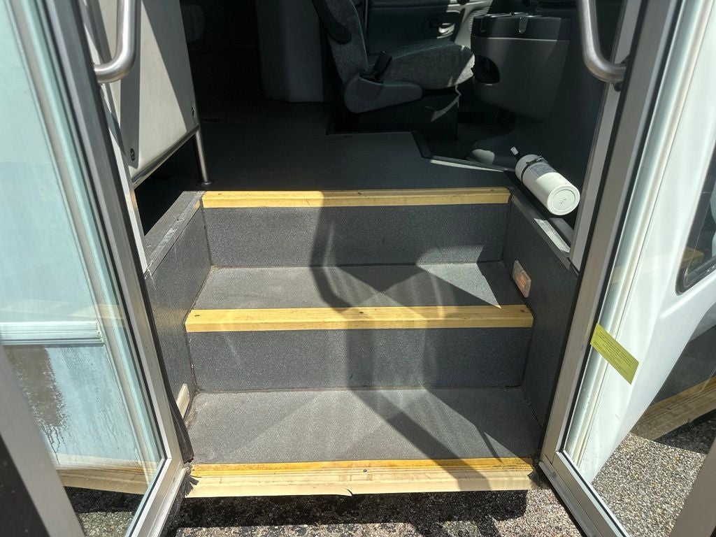 2008 Ford E-350SD Starcraft Bus