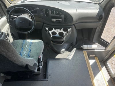 2008 Ford E-350SD Starcraft Bus